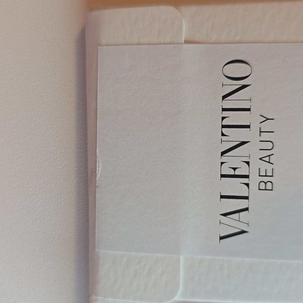 NEW 2pc Valentino Garavani Beauty Monogram Hair Clips! - Picture 5 of 5